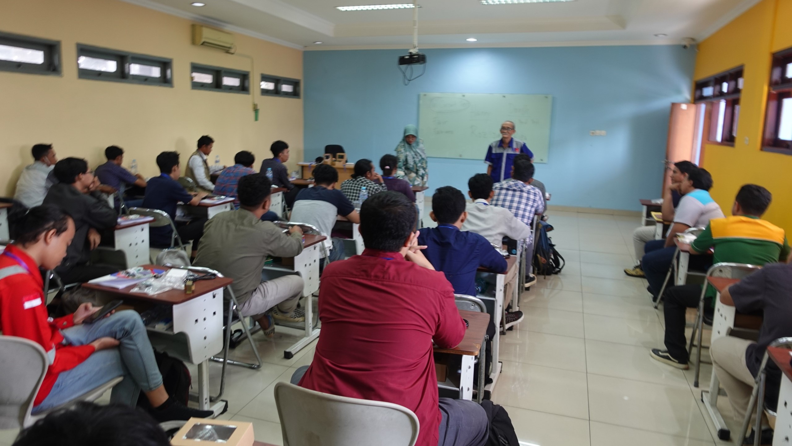 Pelatihan Eletronika di Politeknik Pelayaran Surabaya